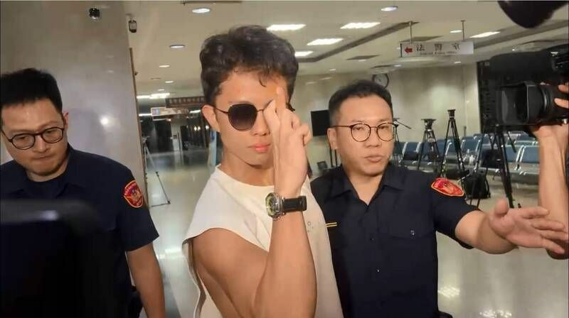 孫安佐持火焰槍不起訴 前經紀人妨害公務起訴