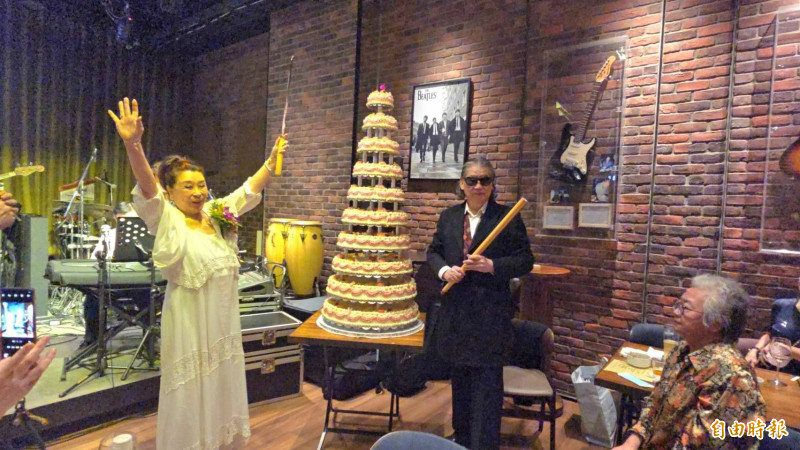 最美麗的製作人過生日  驚見沈春華和李艷秋兩大主播和聲伴舞