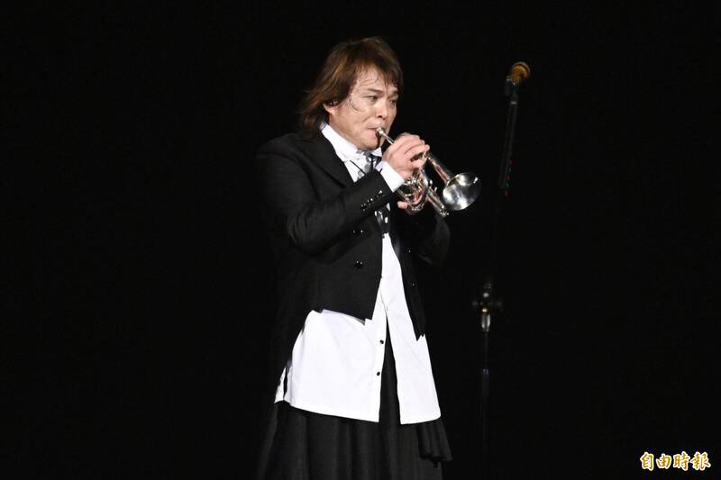 情歌都是寫給她！伍佰「不生小孩」理由超浪漫