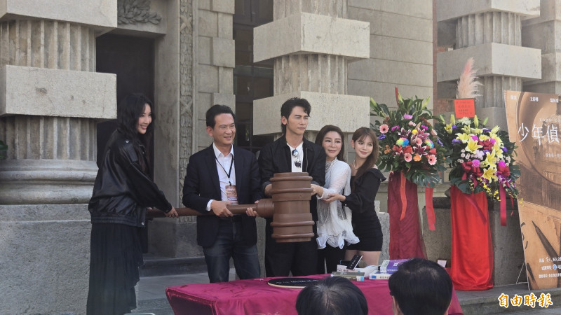 《少年偵探！誕生》開鏡 王彩樺突下跪