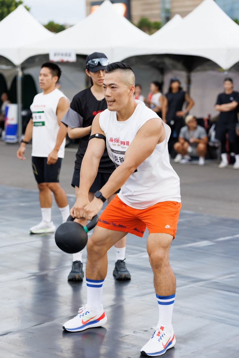 昔腳踝壞死、戶頭透支！周杰倫御用健身教練拚5次 圓夢上博士班