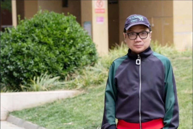 于朦朧「被墜樓」傳聞四起  導演程青松神隱10天再發聲：不認識他！