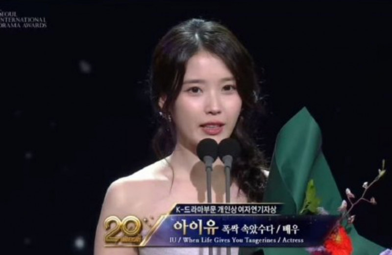 IU麻花辮亮相太甜了 《苦盡柑來》再獲最佳女主角