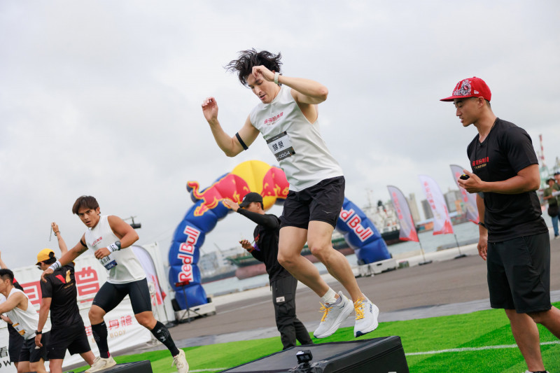 3歲就開始健身！錦榮40歲回歸光幕「凍齡體態超養眼」