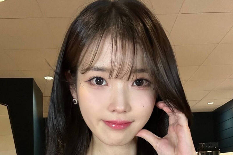 IU中秋送禮超大方 《21世紀大君夫人》逾百人收禮券＋黃金