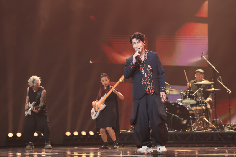 金鐘60表演太猛！羅時豐唱跳9分鐘成最狂老將 江淑娜久違開唱全場淚崩