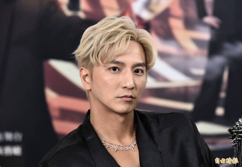 小煜金鐘獻獎淚崩！大兒子是特殊兒「患2病」 他全程親自陪上早療