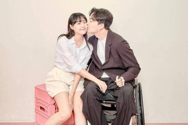 韓女團成員嫁輪椅族YTR朴偉1年  坦言：曾對老公不耐煩