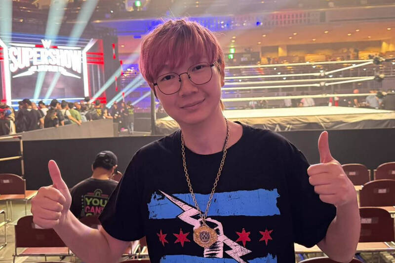 YouTuber開箱寶可夢卡「一抽入魂」  網質疑：演很大