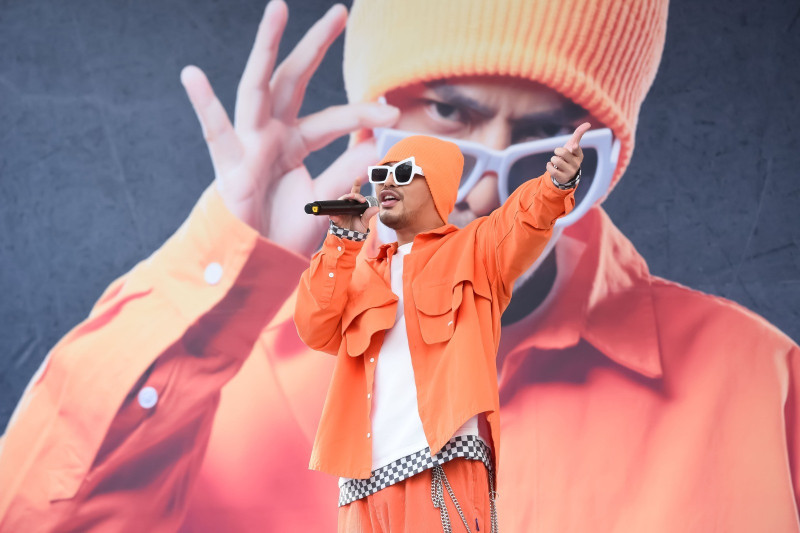 事情鬧大了！黃明志被爆愛第三性、想游泳偷渡？經紀人親揭真相