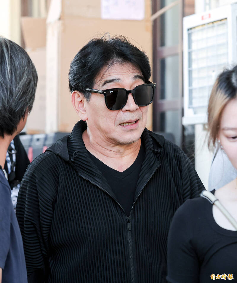 （直擊）送別顏正國！高捷率《角頭》40名兄弟致意 楊貴媚不捨「孩子這麼小」