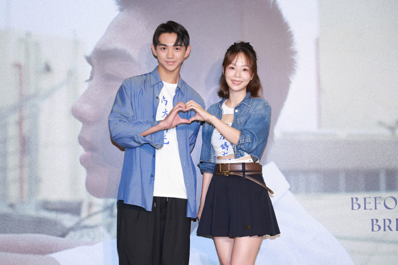 孫淑媚首映牽手「兒子」登場 小王子帥氣後空翻驚豔全場