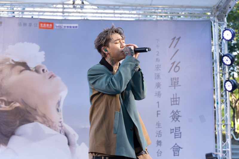 黃明志臉書大頭照也換黑畫面 謝和弦盼他「順利度過這個劫」