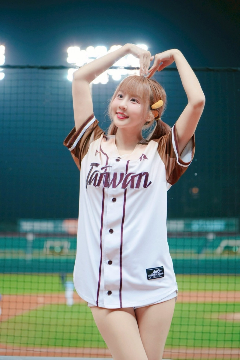 TWICE嗨翻高雄！樂天女神追嘸子瑜 反被「跨界女團」圈粉