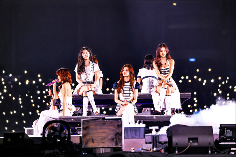 子瑜回鄉飆魅力TWICE閃爆高雄 預告明年大巨蛋見