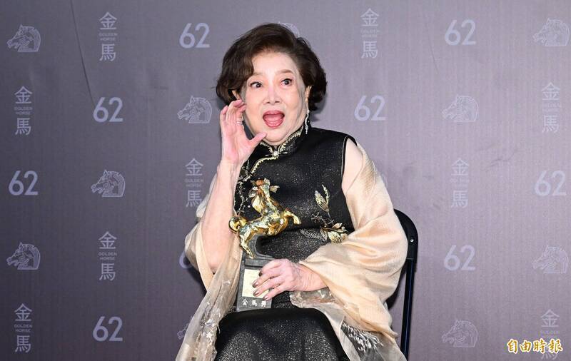 陳淑芳獲終身成就獎 魔術師粘立人：實至名歸