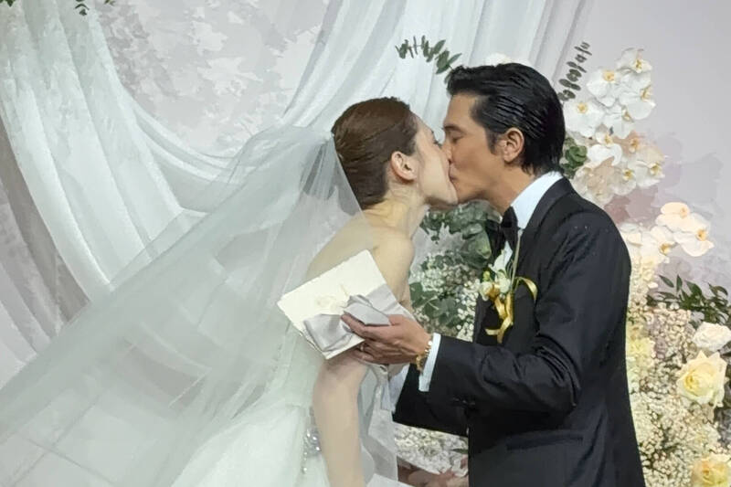 邱澤婚禮哽咽告白許瑋甯 「有了妳才有家」逼哭全場