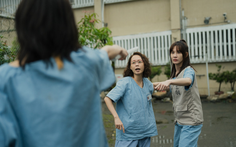 （影）台女星「70人監獄大亂鬥」！《陽光女子合唱團》預告瘋狂開打