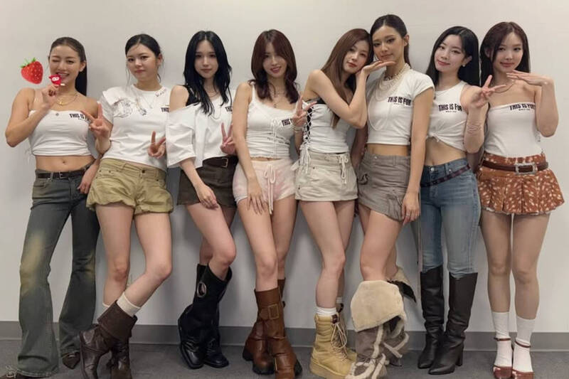 TWICE明香港照開唱 豪捐百萬港幣表哀痛