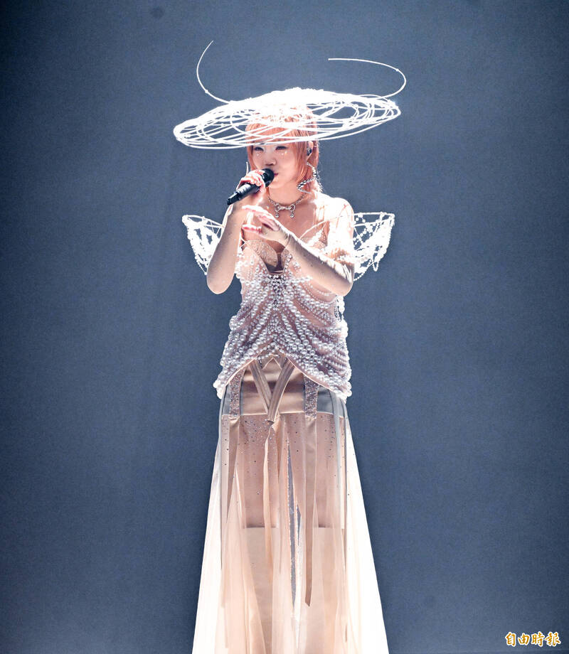 史上第一人！北流黑成一片「長達12分鐘」 洪佩瑜開唱驚人場面曝