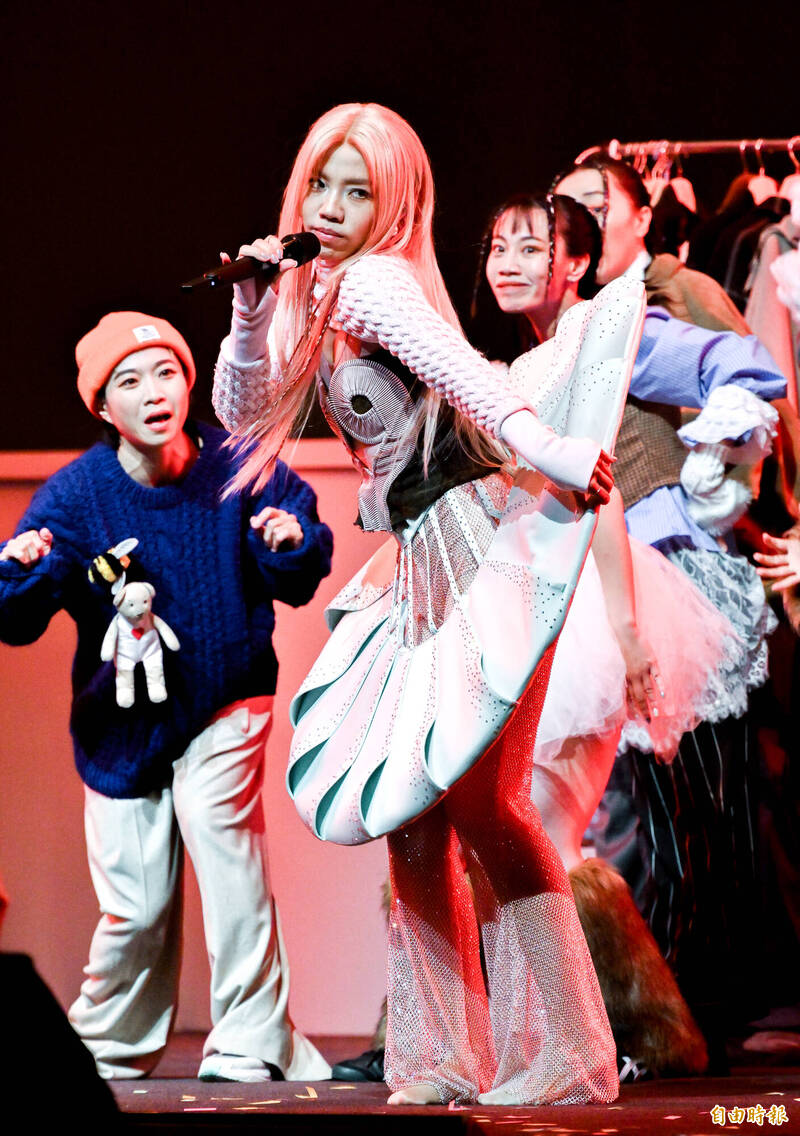 《踮起腳尖愛》原唱回來了！消失歌壇多年 致敬江蕙全場哭翻