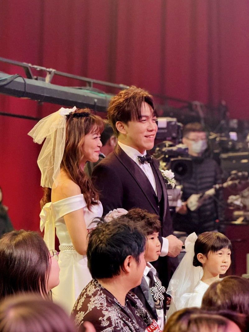 （獨家）許志豪秘密舉辦「婚禮」 新娘正面照流出真的是她