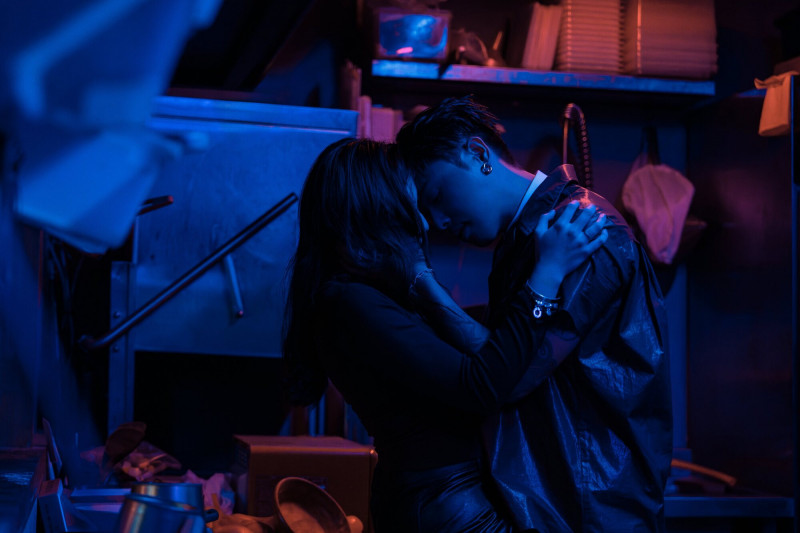 對方男友在場！HowZ躲廁所偷情畫面外流 自願成「小王」