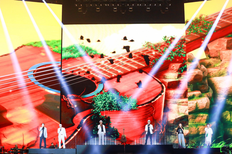 才登大巨蛋大團圓 「民歌之父」楊弦驚傳過世享壽75歲 鄭怡感傷哀悼