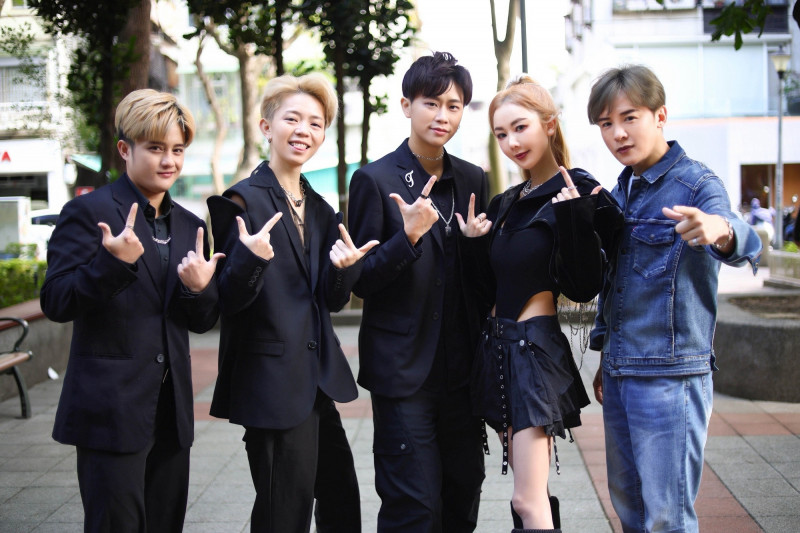 33歲正妹女星驚爆有「小孩」！爽快出櫃認是雙性戀