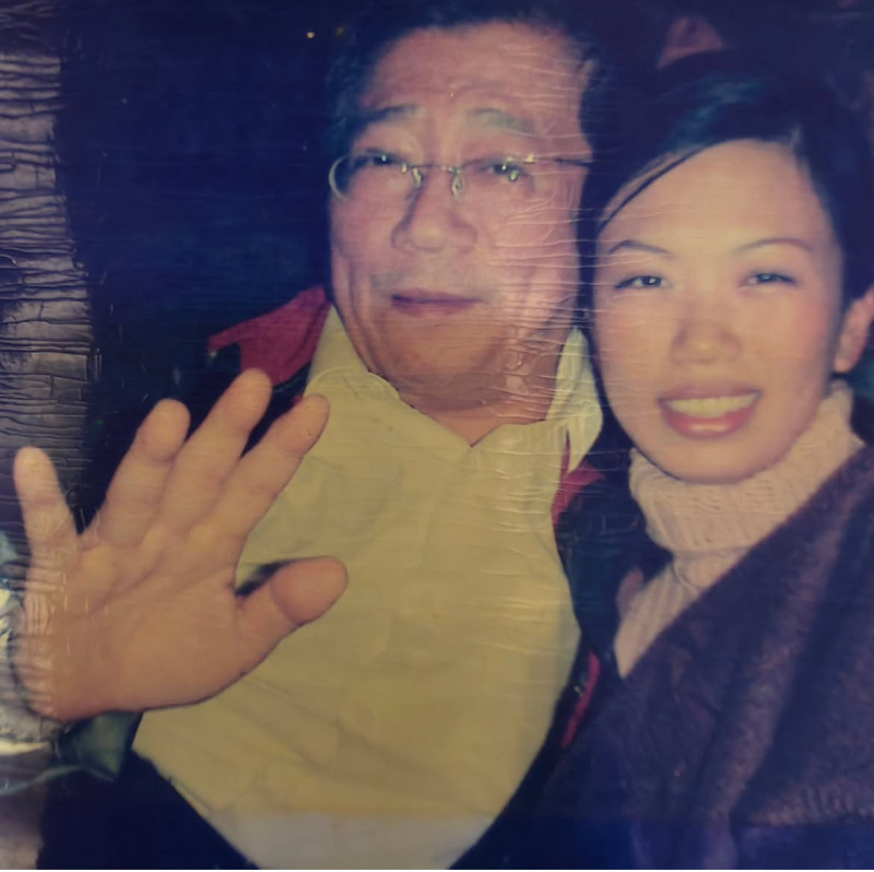 悲慟！蕭敬騰送別岳父 偕愛妻Summer曝光追思會時間