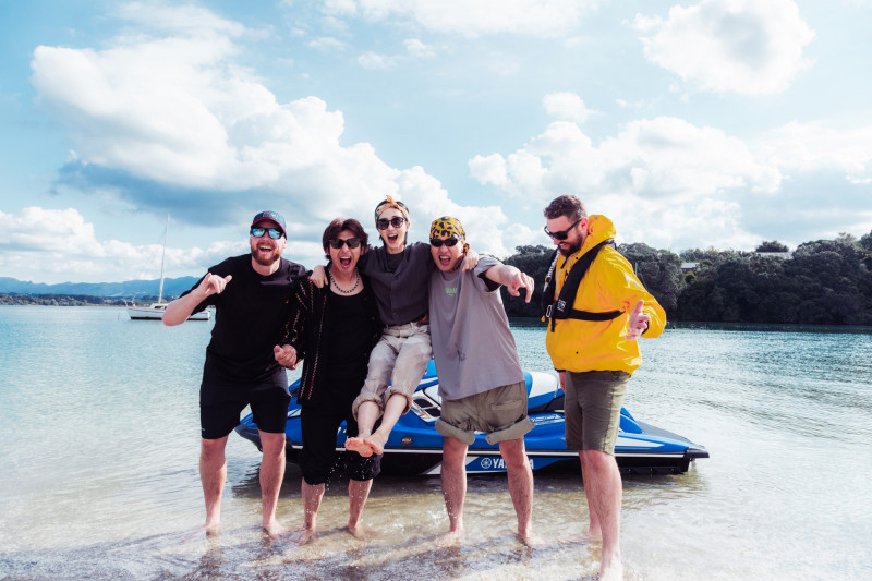 黃宣紐西蘭被果農寵上天 即興獻唱感謝「新家人」