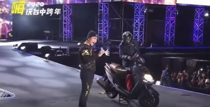 不只王ADEN！阿妹、吳宗憲也遭亂入 盤點「教科書級反應」畫面