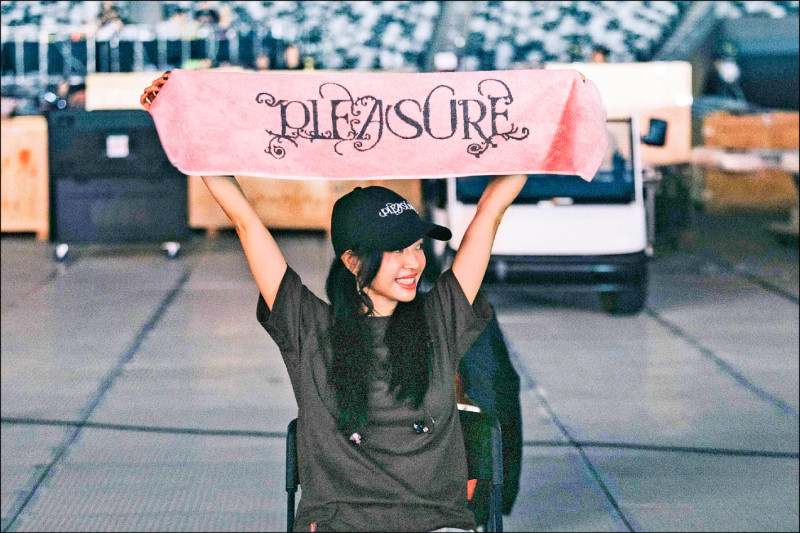 Jolin首攻大巨蛋倒數4天「快閃艙」暖場 ！孫燕姿嗨送耶誕禮 預告明年台北見