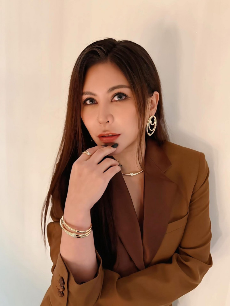 艾怡良挺過失聲危機 歌后成了媽媽桑炸裂驚豔眾人