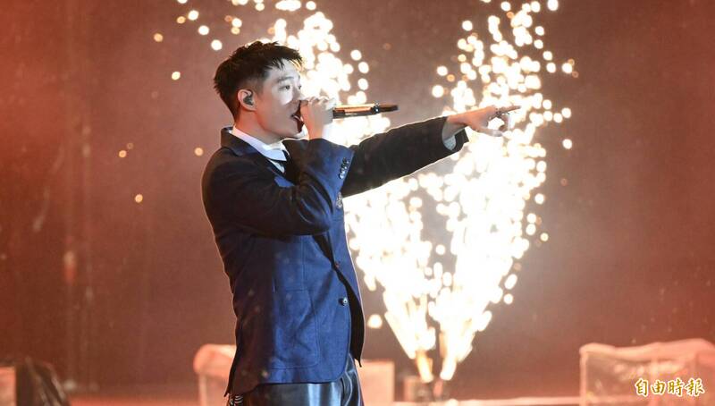 台北跨年聚20萬人！周湯豪「帥到沒聲」錯愕發聲