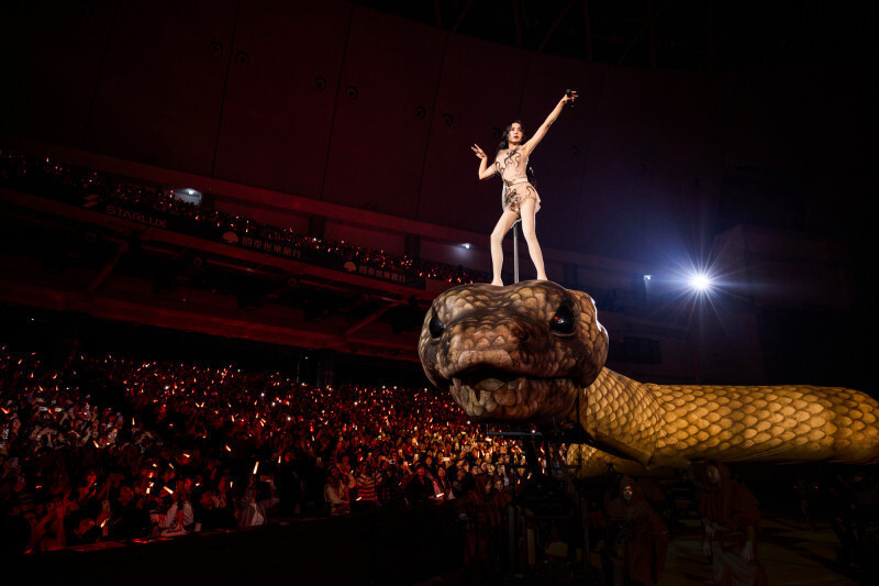 騎上30公尺巨型蟒蛇出征金唱片？蔡依林給答案了