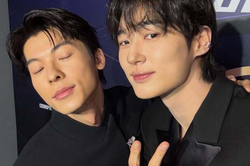 三帥合體！許光漢同框邊佑錫玩自拍 台韓《想見你》合體安孝燮