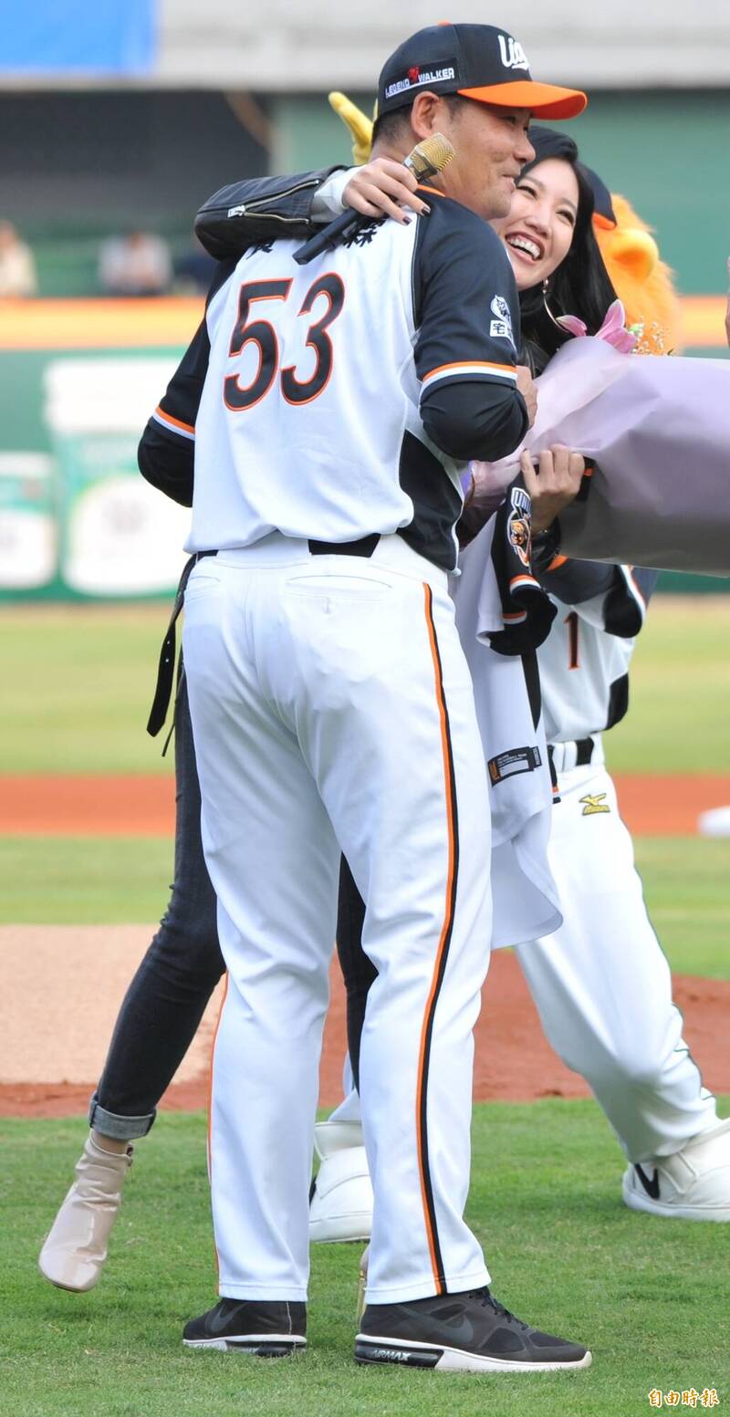 A-Lin、黃甘霖被爆貌合神離？結婚19年又傳婚變