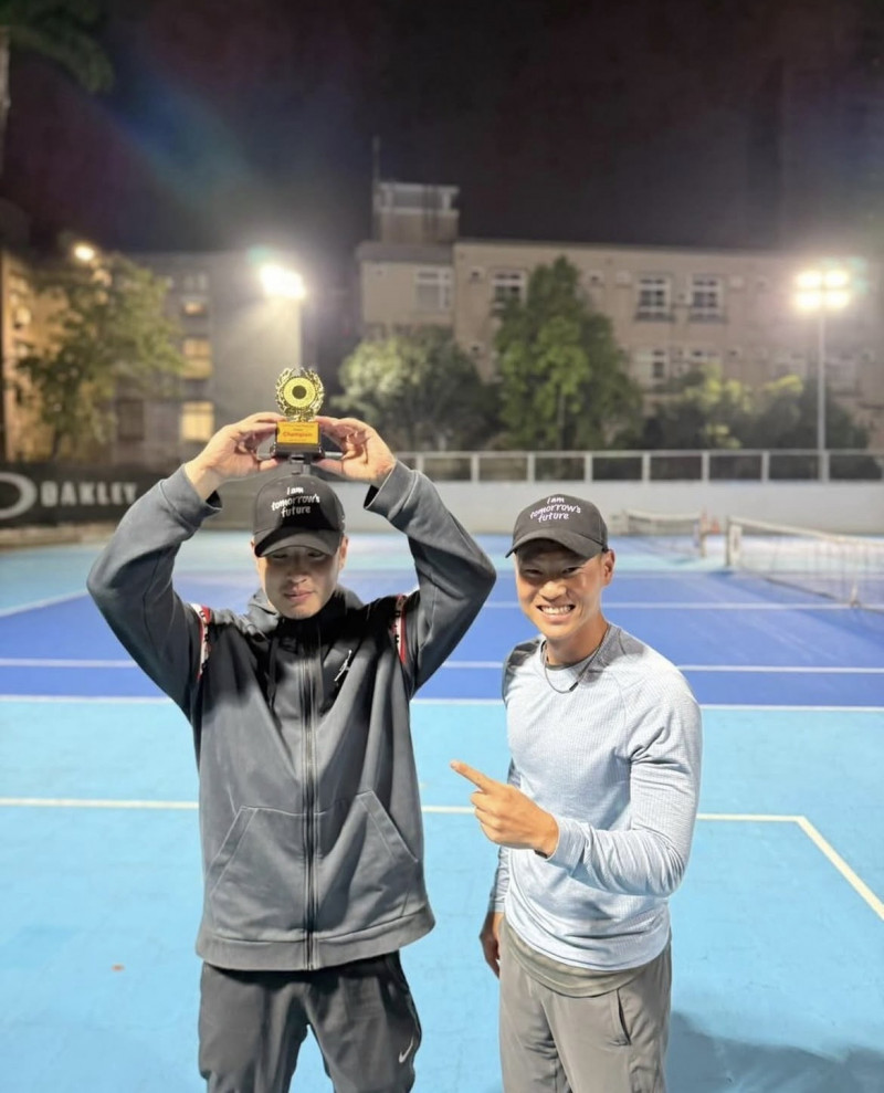 有碰到球～潘瑋柏網球奪冠被拱教教周董 親回7個字