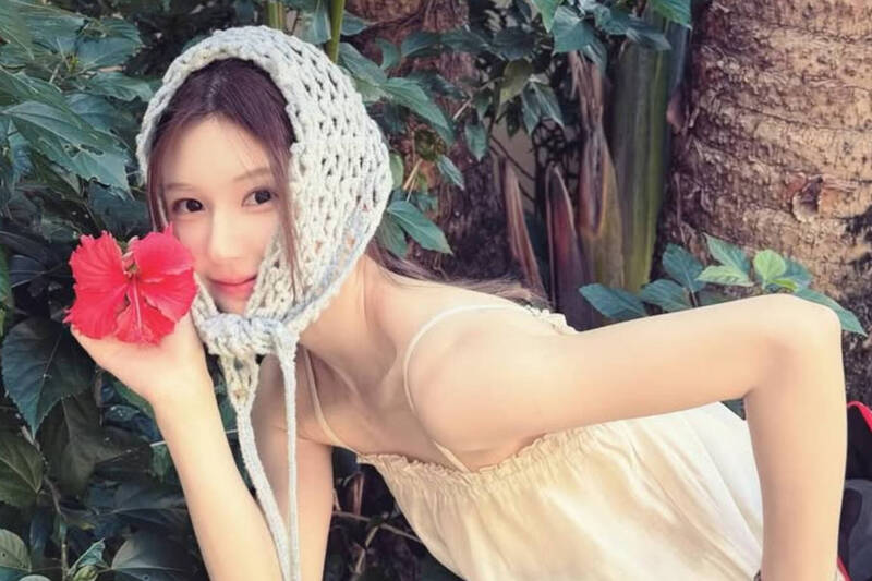 趙露思鬧翻經紀公司 素顏穿圍裙夜市擺攤全曝光