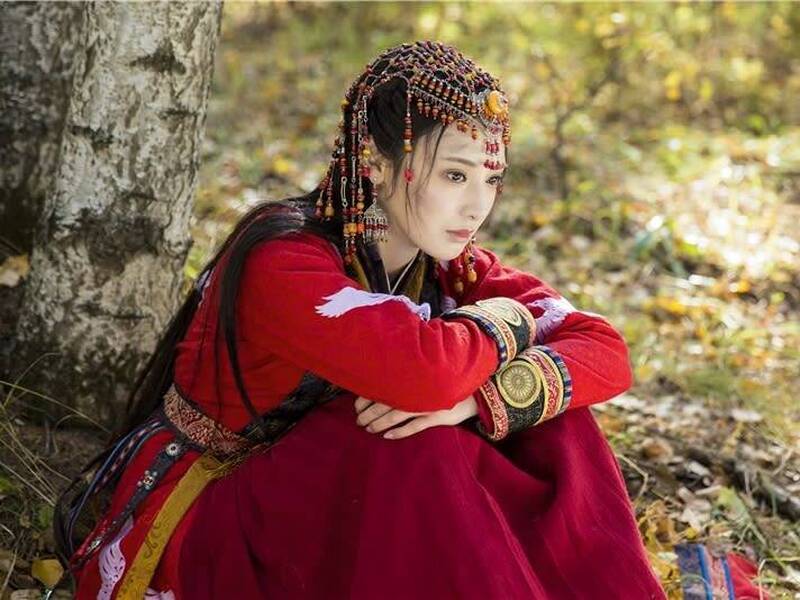 網劇女配躍居《東宮》女主  祝上班族「天天加班」遭炎上