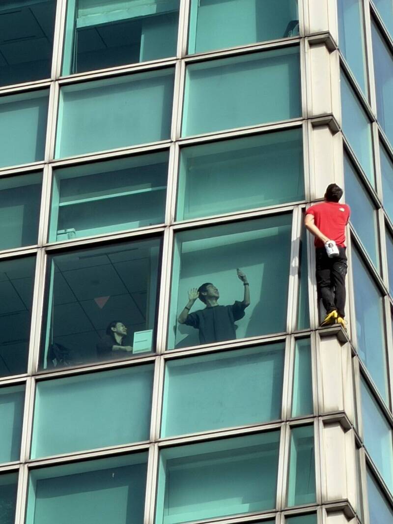 家人攀爬台北101  主持人楊月娥：絕對反對冒險