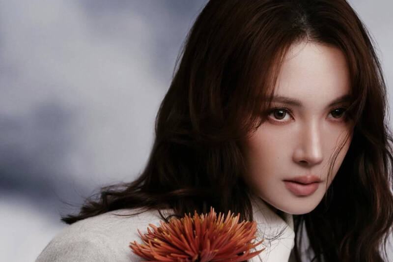 沉默一日 中國女星金晨曬照還原車禍真相