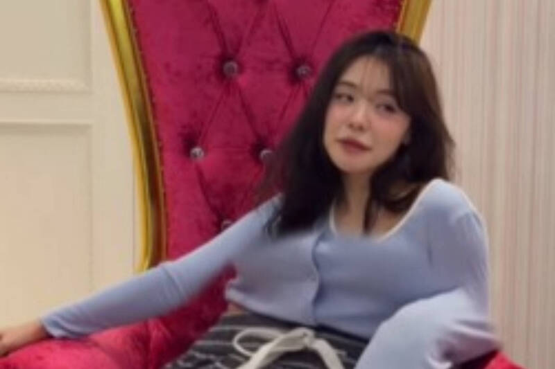 啦啦隊女神李多慧放大招  自誇「從小到大都漂亮」網笑瘋