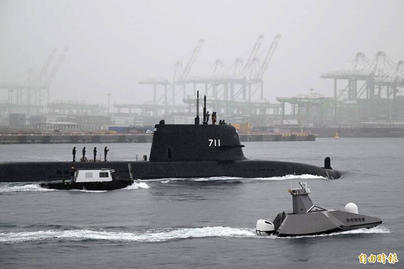 486先生想捐3億助造艦被質疑 財經網美胡采蘋這樣說