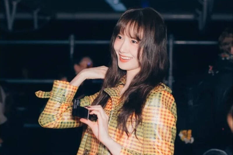 潤娥倫敦殺瘋了 時裝週出場穩站C位全定格