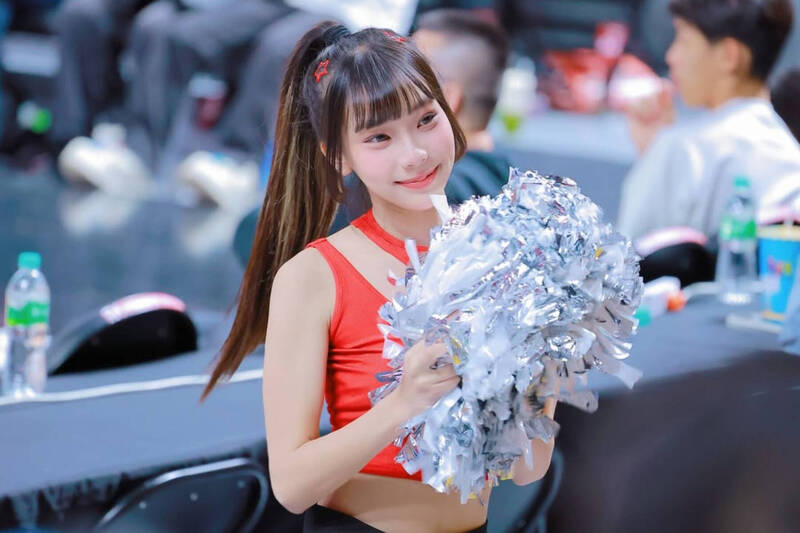 18歲啦啦隊練習生遭性暗示提問 Mega臉色僵硬全網炸鍋
