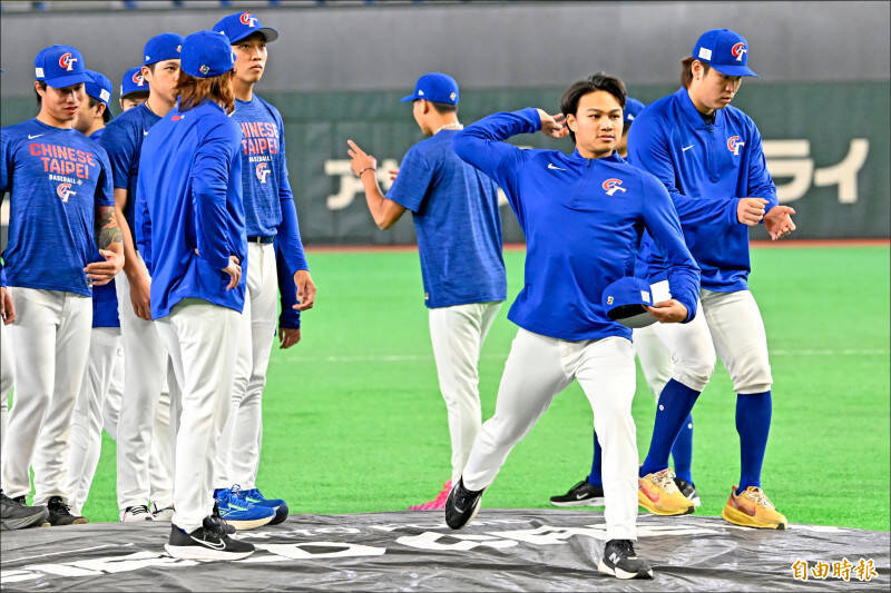 台灣隊加油！ 主播穿球衣談政治