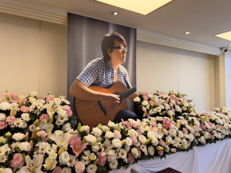 袁惟仁遺照曝光！不見前妻陸元琪 兒女靈堂比YA送別