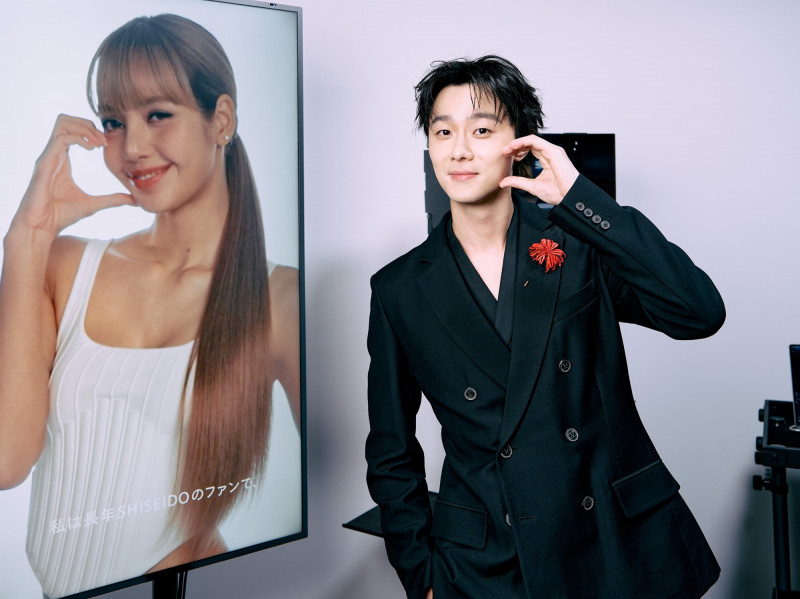 施柏宇東京追星成功！見Lisa當面告白 認了：當小跟班也開心